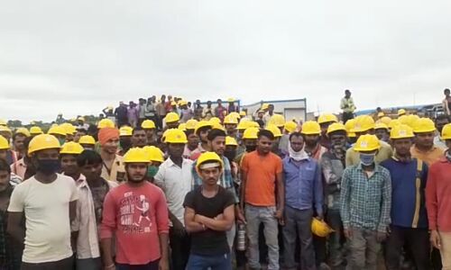 UP के विवादित नवेली पॉवर प्लांट में पिलर के नीचे दबा मजदूर घंटों तड़पता रहा, समय पर इलाज न मिलने से हुई मौत