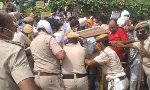 किसानों को समर्थन देने पहुंचे PTI टीचरों पर लाठीचार्ज, पुलिस ने छोड़े आंसू गैस