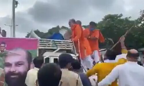 किसान बिल के विरोध में बिहार बंद के दौरान पटना में भिड़े भाजपा-जाप कार्यकर्ता, जमकर चले लाठी-डंडे