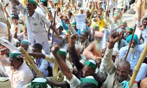 किसानों और विपक्ष के भारी विरोध के बीच राष्ट्रपति रामनाथ कोविंद ने कृषि विधेयकों पर किए हस्ताक्षर