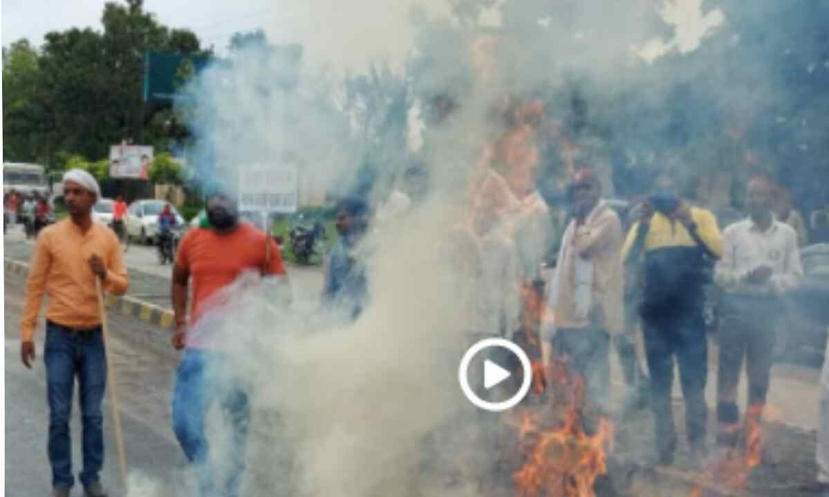 उत्तर प्रदेश में किसानों का जमकर हल्ला बोल, कहीं पराली जली तो कहीं किया चक्का जाम