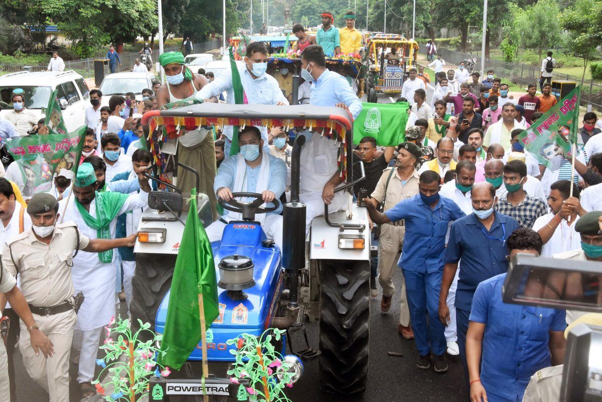 बिहार : तेजस्वी, तेज प्रताप और पप्पू यादव समेत सैंकड़ों कार्यकर्ताओं पर दर्ज हुआ मुकदमा, ये है मामला