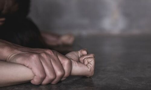 देहरादून से प्रयागराज जाने वाली ट्रेन में TTE ने साथी के साथ मिलकर महिला से किया गैंगरेप, पीड़िता को लगा गहरा सदमा