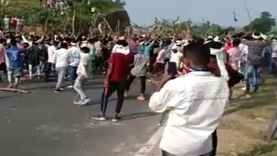 शिक्षक भर्ती के लिए राजस्थान के डूंगरपुर में तीखा आंदोलन, पुलिस की गोली से एक की मौत