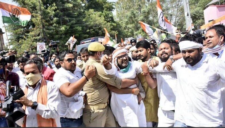 कृषि कानूनों के खिलाफ उत्तर प्रदेश कांग्रेस का जोरदार प्रदर्शन, अजय लल्लू समेत कई नेता गिरफ्तार, कई नजरबंद