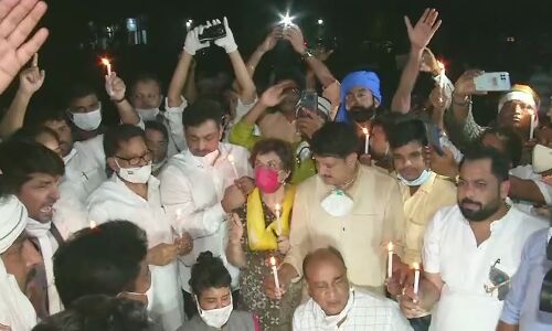 दिल्ली के सफ़दरजंग अस्पताल के बाहर भीम आर्मी का प्रदर्शन जारी, अस्पताल से शव गायब