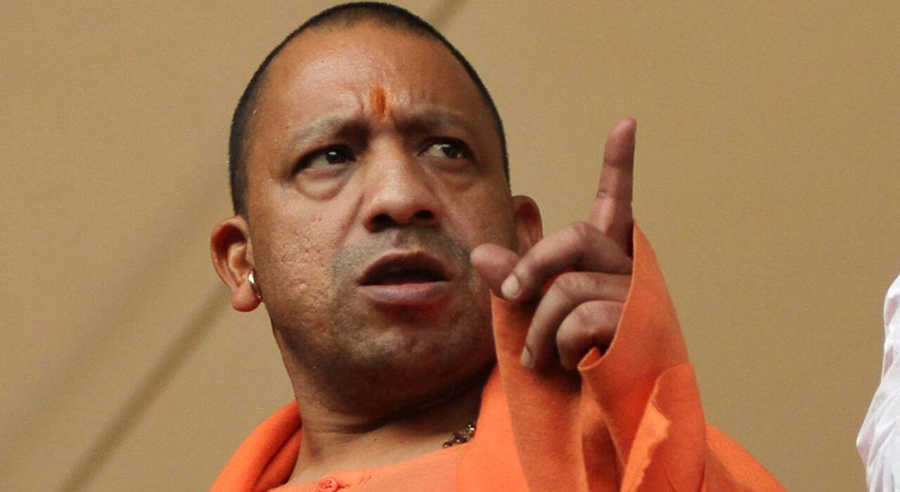 हाथरस पर चौतरफा घिरे योगी बोले, यूपी में सांप्रदायिक दंगे करवाने की साजिश रच रहा है विपक्ष