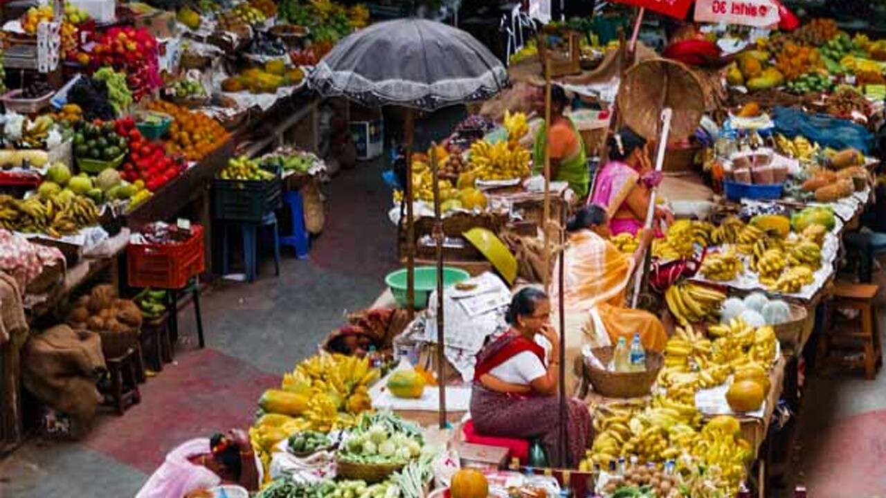 दिल्ली में सभी साप्ताहिक बाजारों को खोलने की मिली अनुमति, होटल कारोबार और बैंक्विट हॉल भी खुलेंगे