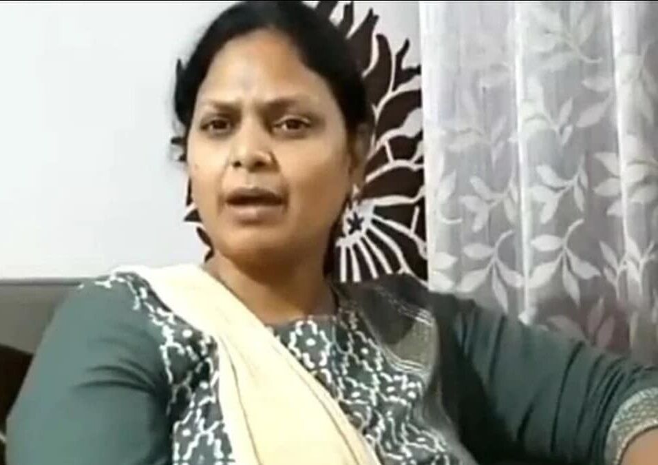 जानिये कौन है वो महिला डॉक्टर जिसे हाथरस गैंगरेप पीड़िता की नकली भाभी बता सोशल मीडिया पर कराया जा रहा ट्रेंड