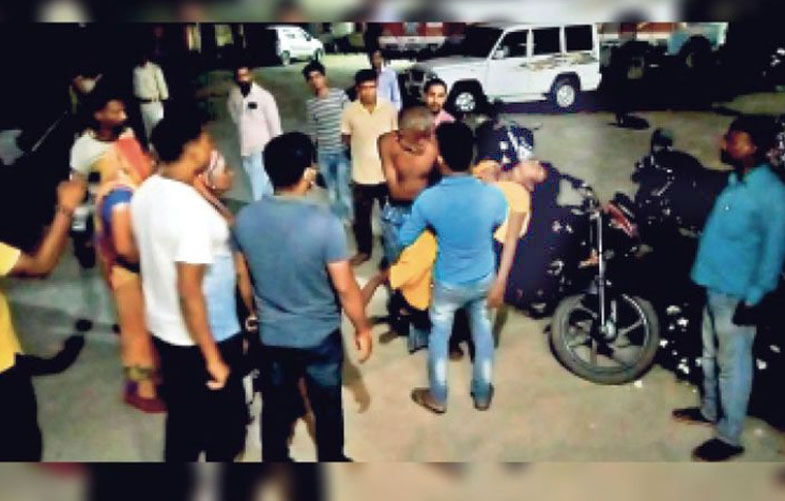 अंधविश्वास : डायन बता कर तीन बुजुर्ग महिलाओं की पिटाई, पंचायत लगाकर कहा कपड़े   उतार कर नाचो