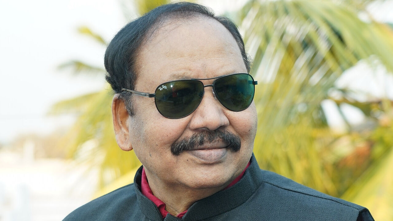 बेटी बचाओ वाली मोदी सरकार के सांसद के बोल, हाथरस बलात्कार एक बनावटी घटना