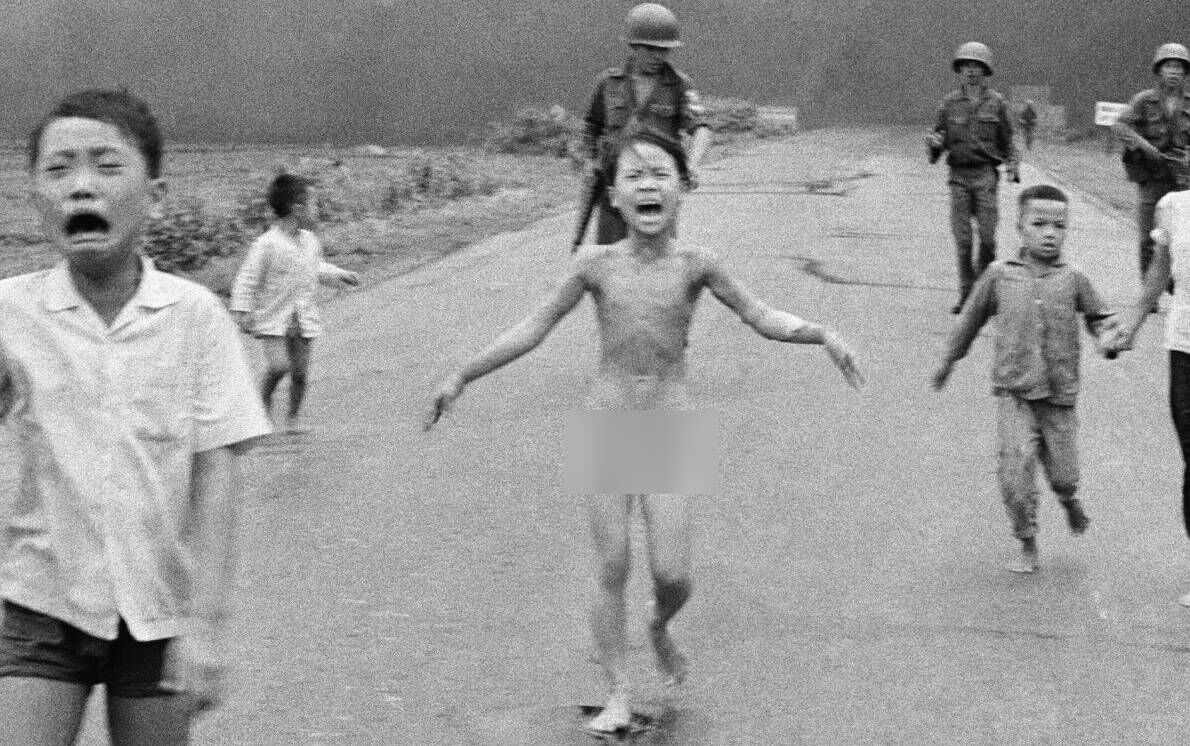 एक तस्वीर जिसने अमेरिकियों को रुलाया भी और हराया भी