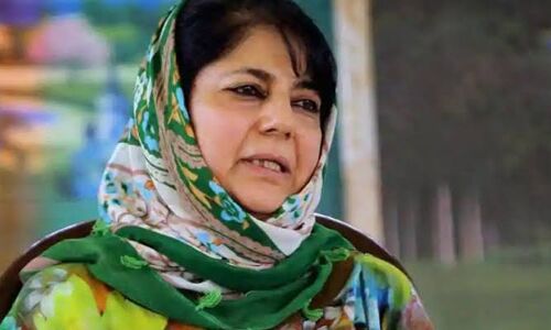 434 दिन बाद हिरासत से रिहा हुईं जम्मू-कश्मीर की पूर्व सीएम महबूबा मुफ्ती, बेटी ने समर्थकों का जताया आभार