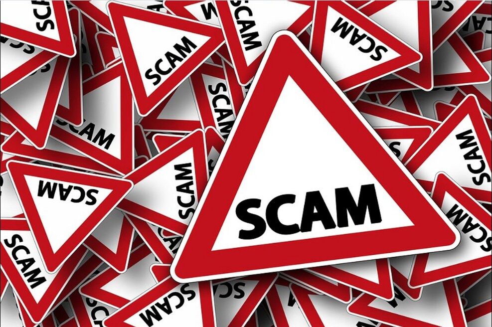 UP: गुमनाम चिट्ठी ने लगाए आईपीएस पर आरोप, लड़डू व सेनेटाईजर खरीद में बना लिए करोड़ों UP: गुमनाम चिट्ठी ने लगाए आईपीएस पर आरोप, लड़डू व सेनेटाईजर खरीद में बना लिए करोड़ों