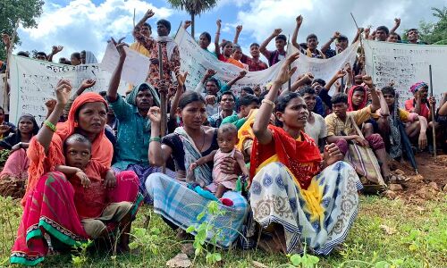 बस्तर में आदिवासियों ने खोद दी 5 किमी सड़क, कहा हमारे गांवों में सुरक्षा बलों के कैम्प नहीं स्कूल-अस्पताल-आंगनबाड़ी दो