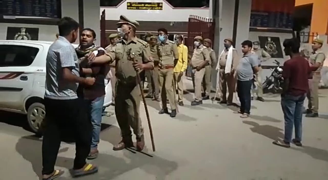 UP के लखीमपुर में भाजपा विधायक की गुंडई, छेड़छाड़ के आरोपी को जबरन लॉकअप से छुड़ाया
