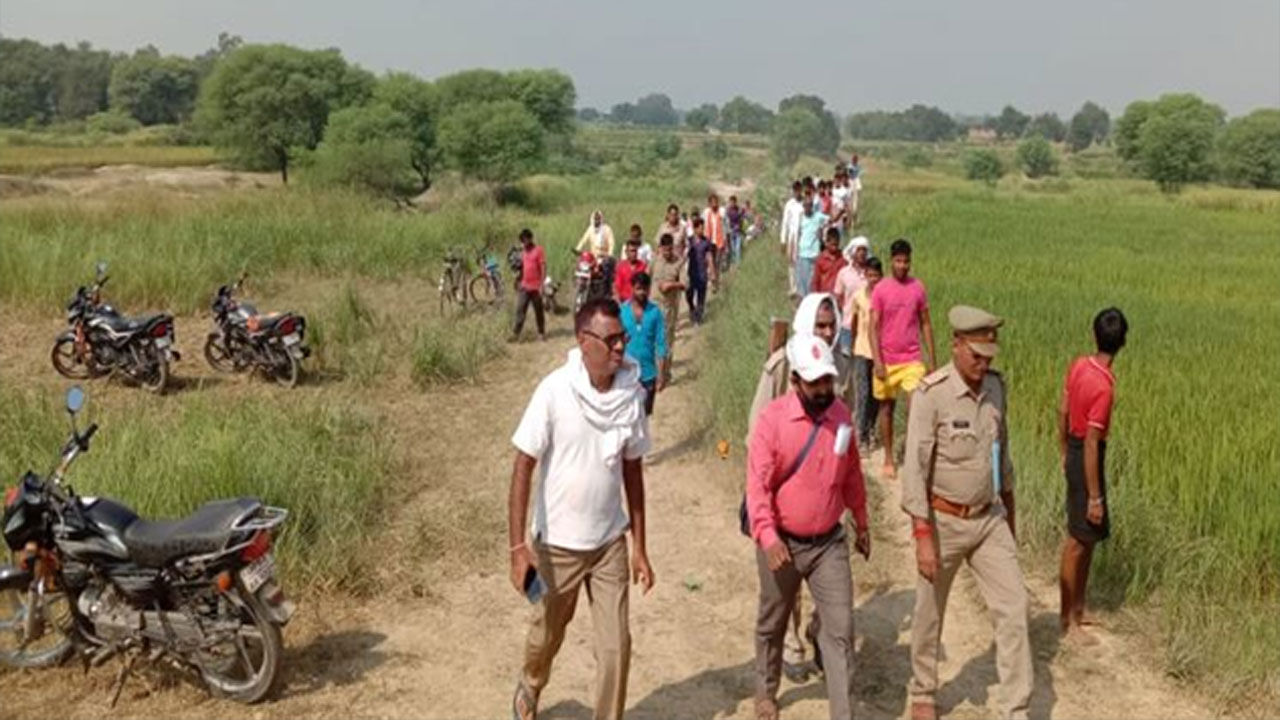 यूपी: मिर्जापुर में गाय चराने निकले बालक की नदी में मिली लाश, परिजनों को हत्या की आशंका