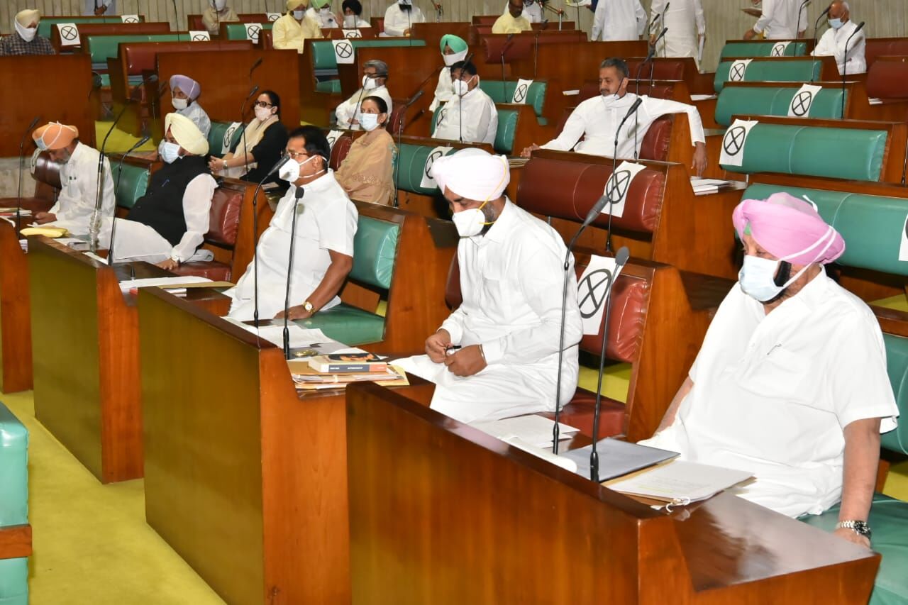 पंजाब : कैप्टन अमरिंदर ने मोदी के कृषि कानून को खारिज करने के तीन विधेयक विशेष सत्र में किया पेश