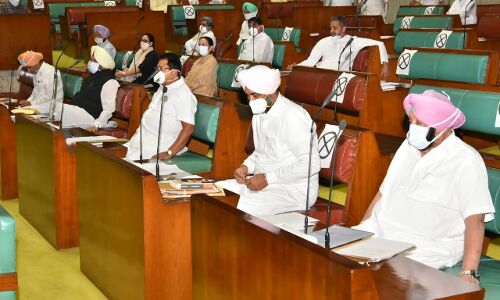 पंजाब : कैप्टन अमरिंदर ने मोदी के कृषि कानून को खारिज करने के तीन विधेयक विशेष सत्र में किया पेश