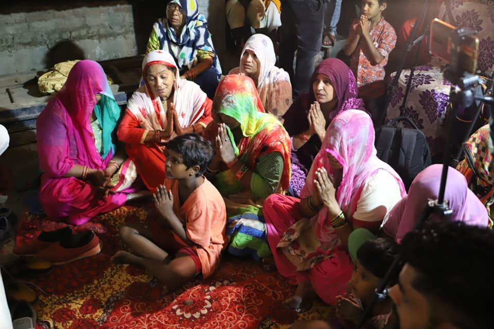 UP : हाथरस कांड से आहत सैकड़ों दलितों ने भीमराव अंबेडकर के पड़पोते की अगुवाई में बदला धर्म