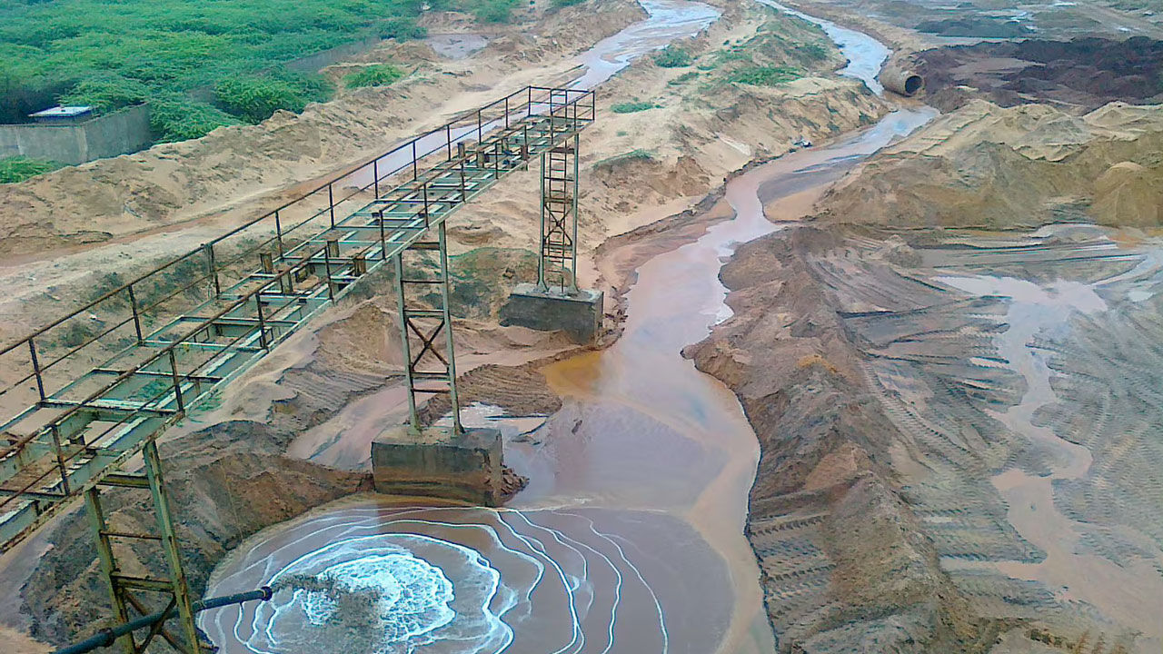 तमिलनाडु सरकार के खजाने को 5800 करोड़ का नुकसान, समुद्र तट पर खननकर्ताओं ने ऐसे लगाया चूना