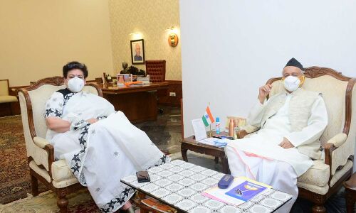 विवादों में घिरीं महिला आयोग की अध्यक्ष रेखा शर्मा, ट्विटर पर लोग मांग रहे इस्तीफा