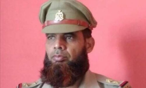 UP : दारोगा को दाढ़ी रखने पर निलंबित करने के बाद शुरू हुई रार, मुस्लिम संगठनों की मांग SP को करो बर्खास्त