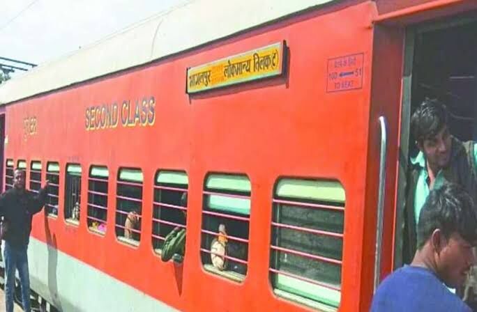 दो हिस्सों में बंट गई चलती ट्रेन, घबराकर चिल्लाने लगे यात्री, बड़ा हादसा टला