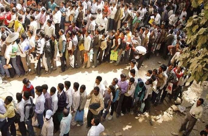 भारत में भयंकर स्तर पर पहुंची बेरोजगारी, रेलवे के 1 पद के लिए 171 ने किया आवेदन भारत में भयंकर स्तर पर पहुंची बेरोजगारी, रेलवे के 1 पद के लिए 171 ने किया आवेदन