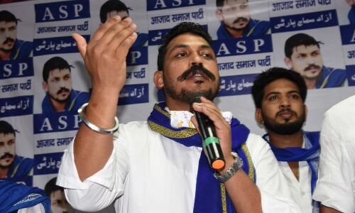 आजाद समाज पार्टी व एमआइएम में टकराव, चंद्रशेखर आाजाद के काफिले पर गोलीबारी, केस दर्ज