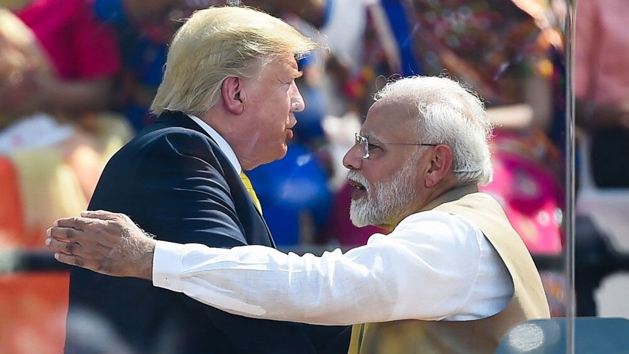 ट्रम्प बनाम मोदी : किसका झूठ सबसे मजबूत ?