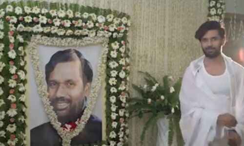 चिराग पासवास का शूटिंग का वीडियो लीक, पिता की तस्वीर के सामने एक्टिंग करते और हंसते नजर आए, JDU ने साधा निशाना