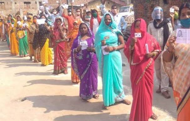बिहार चुनाव: दोपहर से मतदान में आई तेजी, जानें पहले 8 घंटे में कहां कितनी हुई वोटिंग