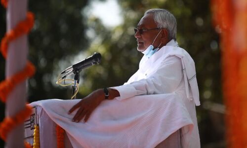 बिहार चुनाव :  नीतीश कुमार ने बीच चुनाव खेला आबादी के हिसाब से आरक्षण का दांव
