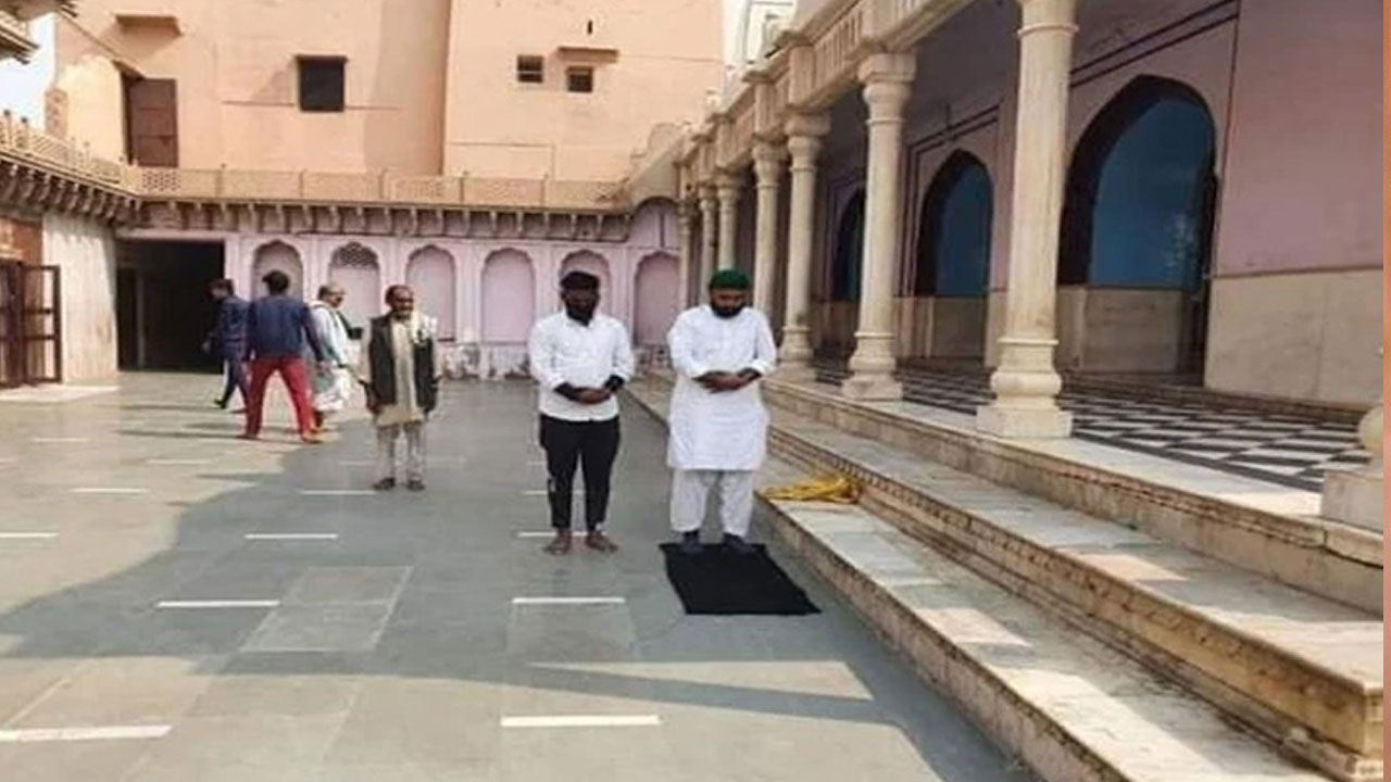 उत्तर प्रदेश : खुदाई खितमतगार के सदस्यों ने मंदिर में पढ़ी नमाज, चार के खिलाफ केस दर्ज