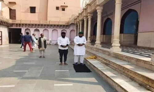 उत्तर प्रदेश : खुदाई खितमतगार के सदस्यों ने मंदिर में पढ़ी नमाज, चार के खिलाफ केस दर्ज