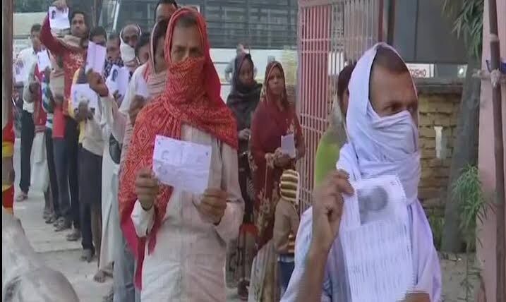 बिहार चुनाव: 17 जिलों की 94 सीटों पर मतदान शुरू, इस चरण में सर्वाधिक 56 उम्मीदवार राजद के