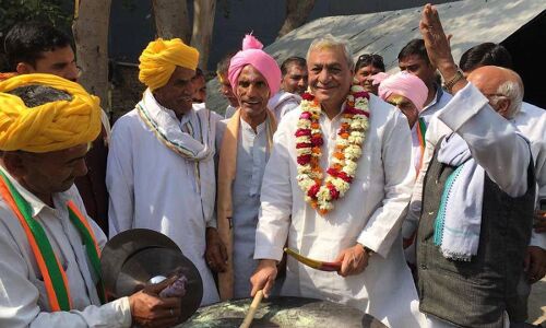 तनाव पैदा करना है मंदिर में नमाज पढ़ने का मकसद, योगी सरकार के मंत्री का बयान