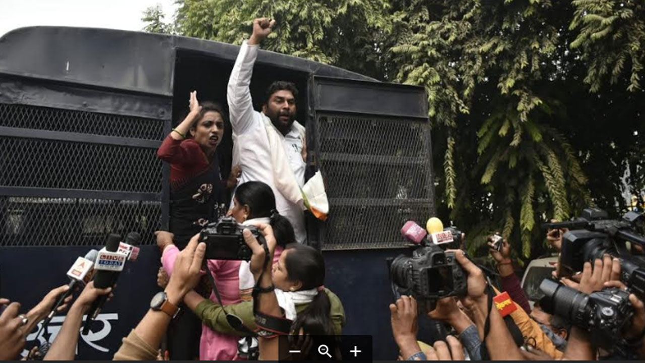 पुलिस की गोली और लाठी के बल पर दबायी जा रही कांग्रेस की आवाज- अजय कुमार लल्लू