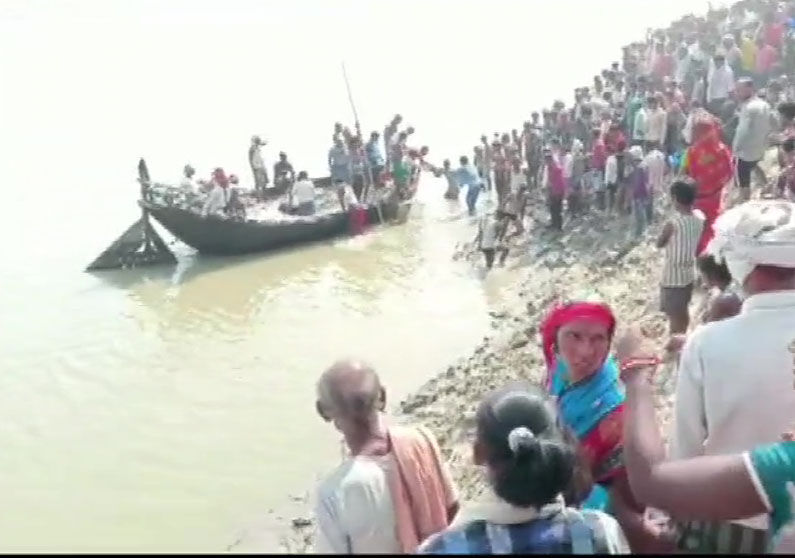 बिहार के नवगछिया में बड़ा नाव हादसा, 15 लोग लापता, एक शव बरामद