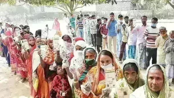 बिहार चुनाव: पूर्णिया में सुरक्षाबलों की हवाई फायरिंग, अररिया में भी झड़प