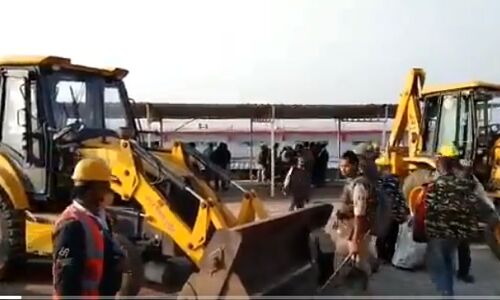 मध्यप्रदेश : कांग्रेस के लिए प्रचार करने वाले कंप्यूटर बाबा सहित छह इंदौर में गिरफ्तार, आश्रम को बुलडोजर से तोड़ा मध्यप्रदेश : कांग्रेस के लिए प्रचार करने वाले कंप्यूटर बाबा सहित छह इंदौर में गिरफ्तार, आश्रम को बुलडोजर से तोड़ा