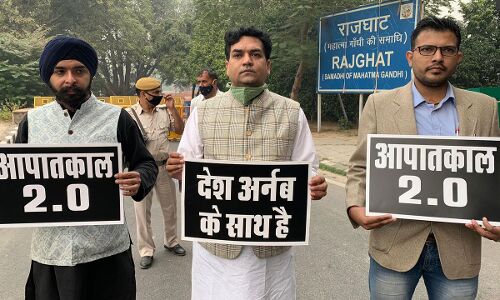 अर्णब की गिरफ्तारी के खिलाफ कपिल मिश्रा और तेजिंदर बग्गा के प्रदर्शन में आये केवल 4 लोग, हिरासत में लिया गया