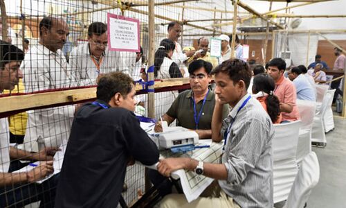 बिहार चुनाव 2020: 55 मतगणना केंद्रों में बनाए गए 414 हॉल, 9 बजे तक सामने आ पाएगा पहला रूझान