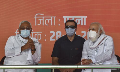 बिहार चुनाव परिणाम पर क्यों खामोश हैं नीतीश, दिग्विजय ने क्यों दिया राष्ट्रीय राजनीति में आने का न्यौता?