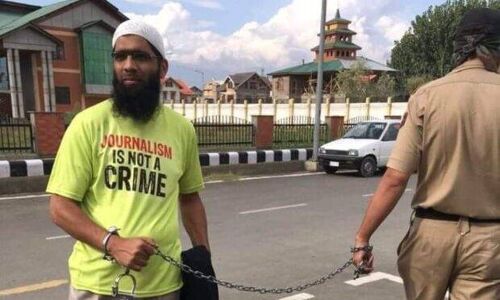 अर्नब गोस्वामी को 8 दिन में ज़मानत, कश्मीरी पत्रकार आसिफ के केस में 15 महीने बाद पहली सुनवाई