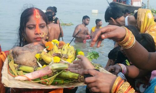 झारखंड सरकार ने घाटों पर छठ करने की नहीं दी अनुमति, बिहार में भी नदी तट पर छठ करने पर रोक