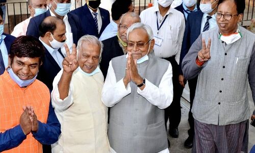 जानें नीतीश कुमार के साथ किन 14 मंत्रियों ने ली शपथ, किस पार्टी के कितने मंत्री