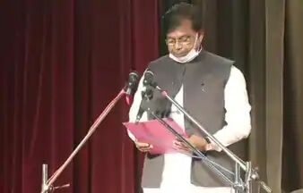 BREAKING: पदभार ग्रहण करने के थोड़ी देर बाद ही शिक्षा मंत्री मेवालाल चौधरी ने दिया इस्तीफा, हुई किरकिरी