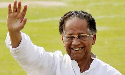 तरुण गोगोई ने NRC के खिलाफ डाली याचिका, 36 साल बाद काला कोट पहन बटोरीं थी सुर्खियां